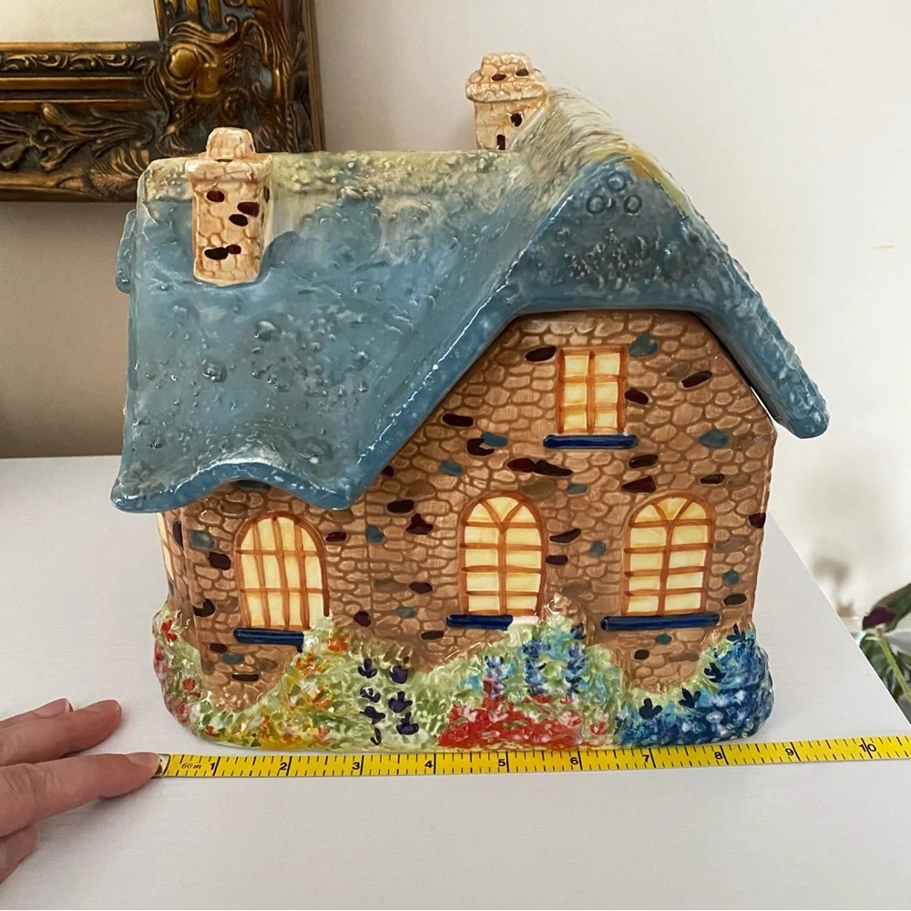 Collectable Thomas Kinkade Cookie Jar Garden Cottage Village House